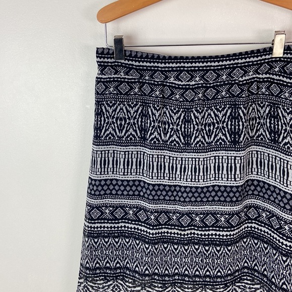 ✨3/$25✨ Maurices High Low Aztec Printed Skirt - XS - Picture 3 of 7